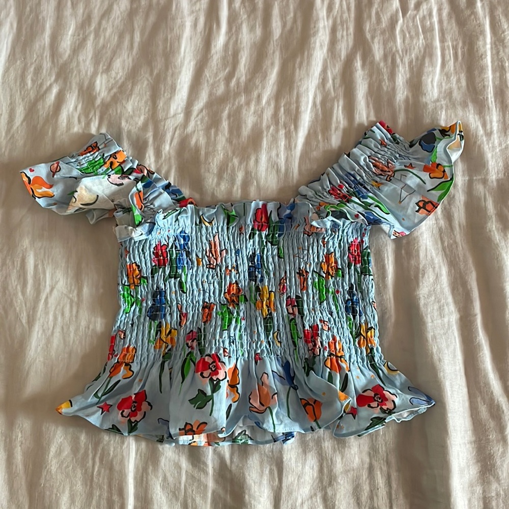 Hillhouse home paz naz top, light blue space floral